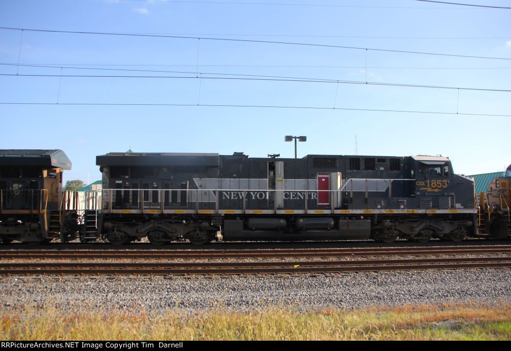 CSX 1853 on M404